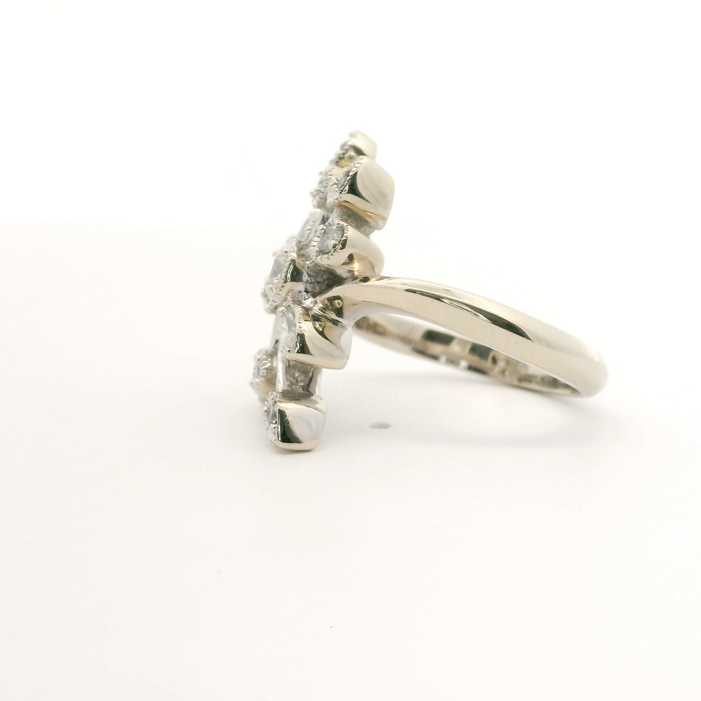 White Wildflower Ring Size 7 0939698-17