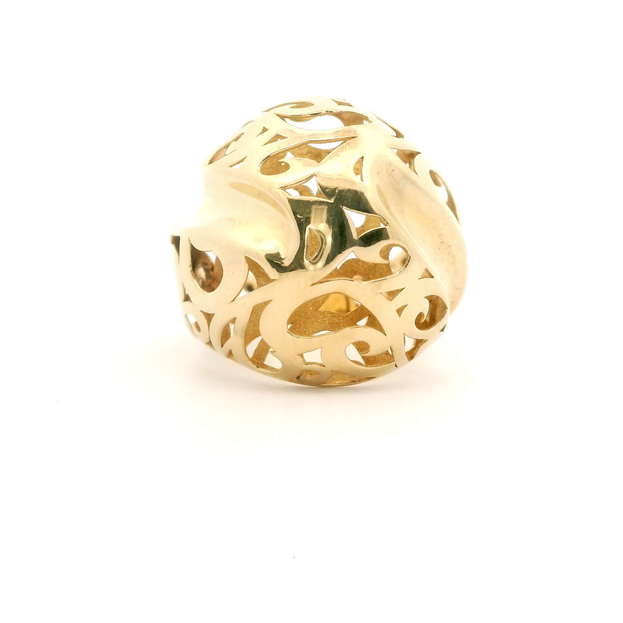 A Whole New World Golden Dome Ring Size 6.5 1024989
