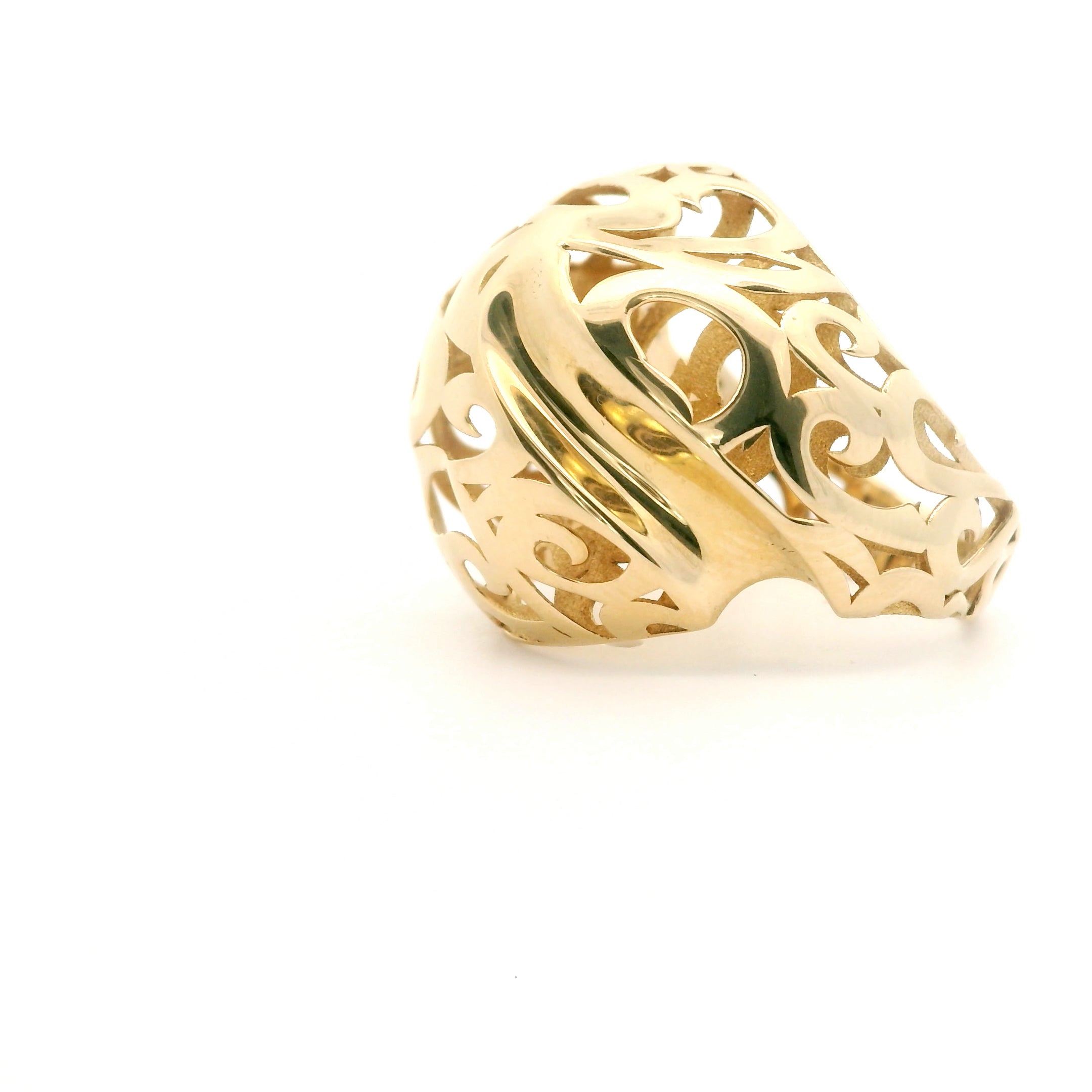 A Whole New World Golden Dome Ring Size 6.5 1024989