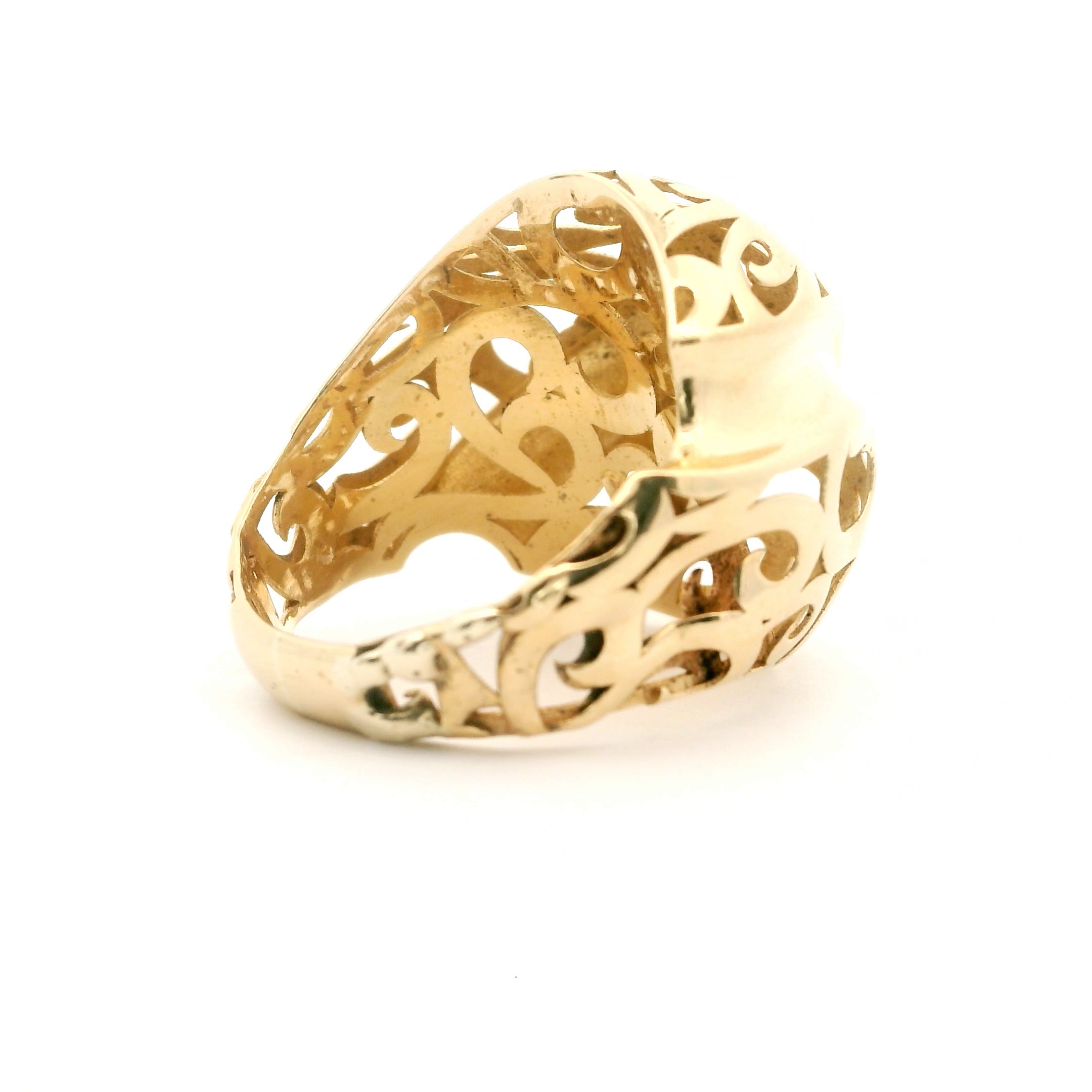 A Whole New World Golden Dome Ring Size 6.5 1024989