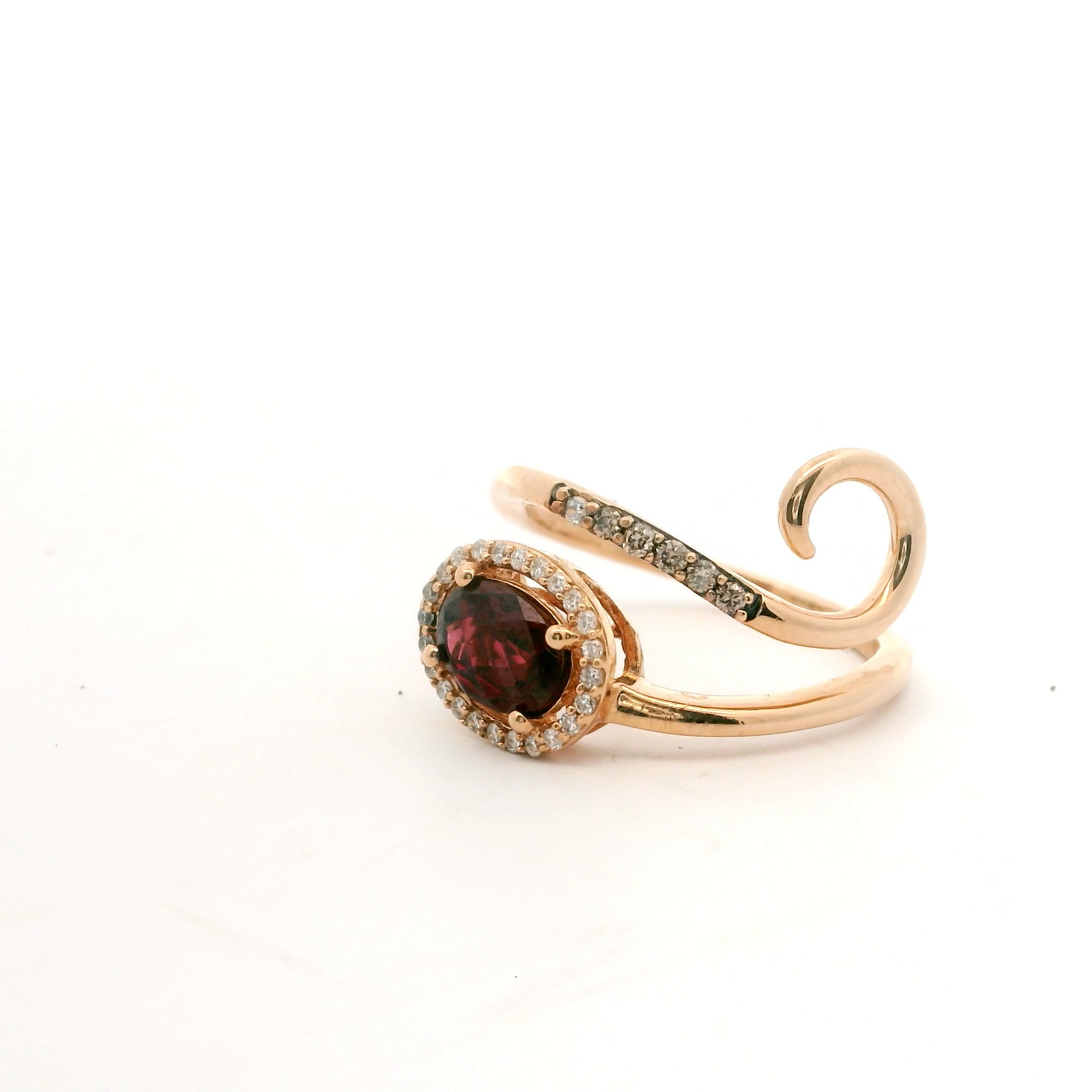 The Red Eye Ring Size 6.5 1801019