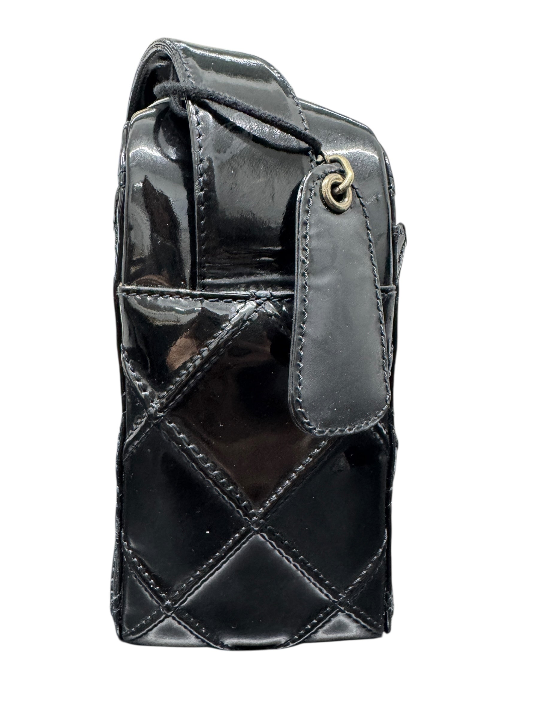 Authentic Vintage Chanel Shoulder Bag in Quilted Pattern Patent Leather 1413056