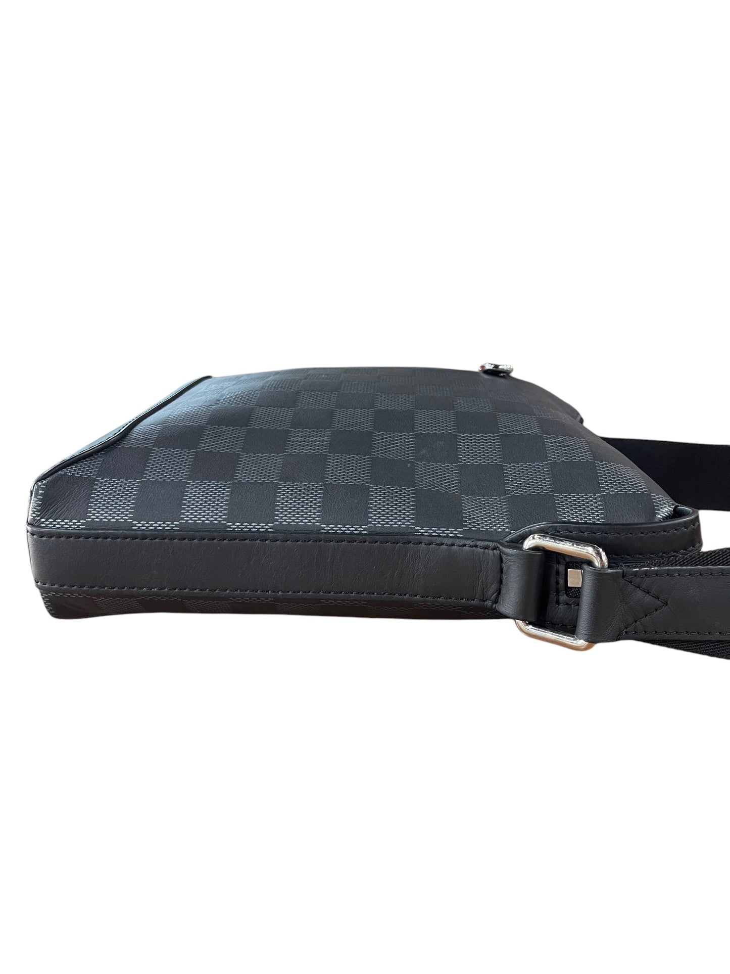 Louis Vuitton - Discovery Messenger Bag in Damier Graphite 0452677