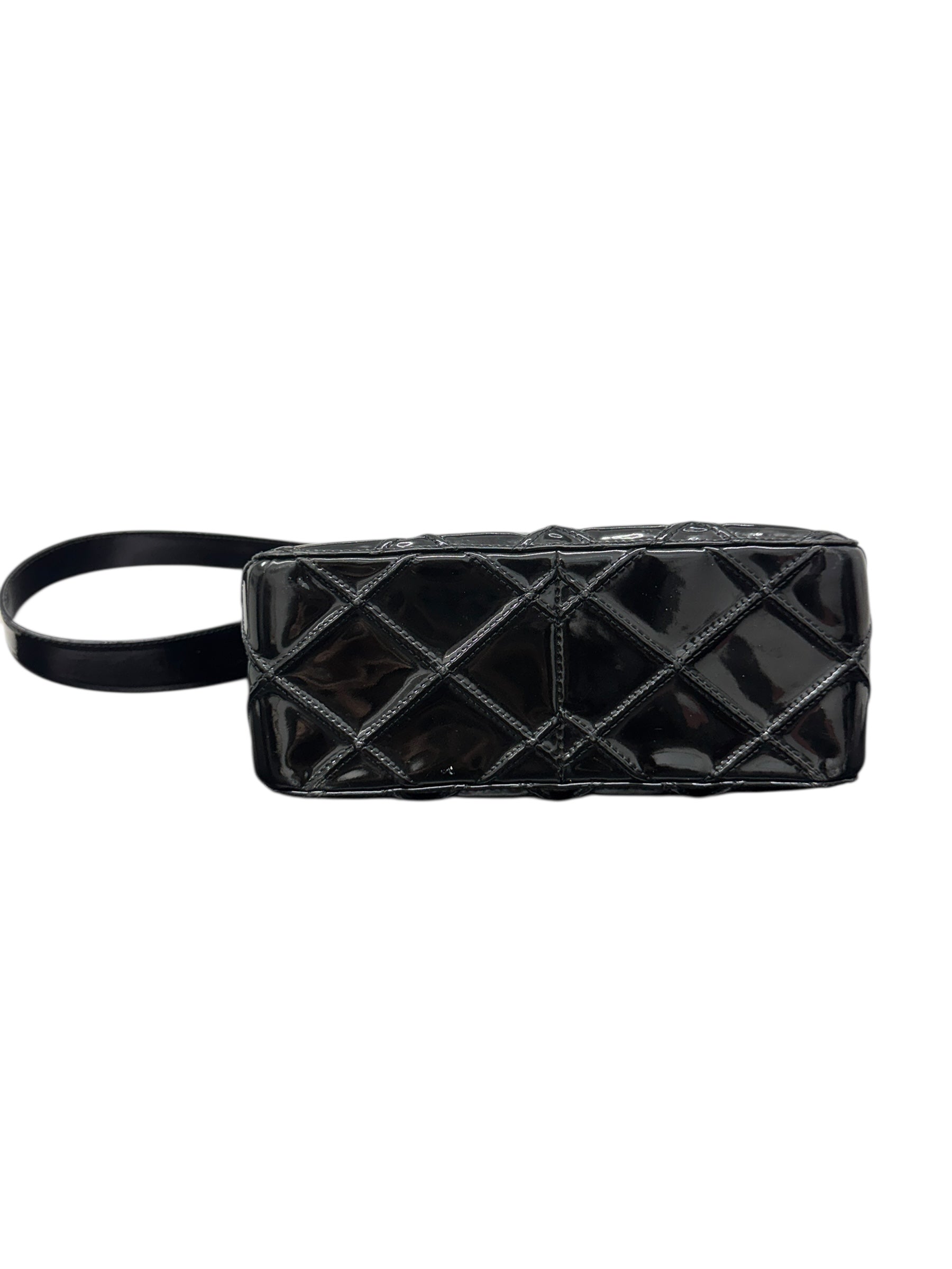 Authentic Vintage Chanel Shoulder Bag in Quilted Pattern Patent Leather 1413056