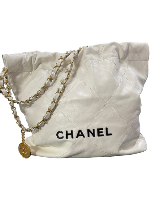 Chanel - 22 Hobo Bag in White Quilted 0453340
