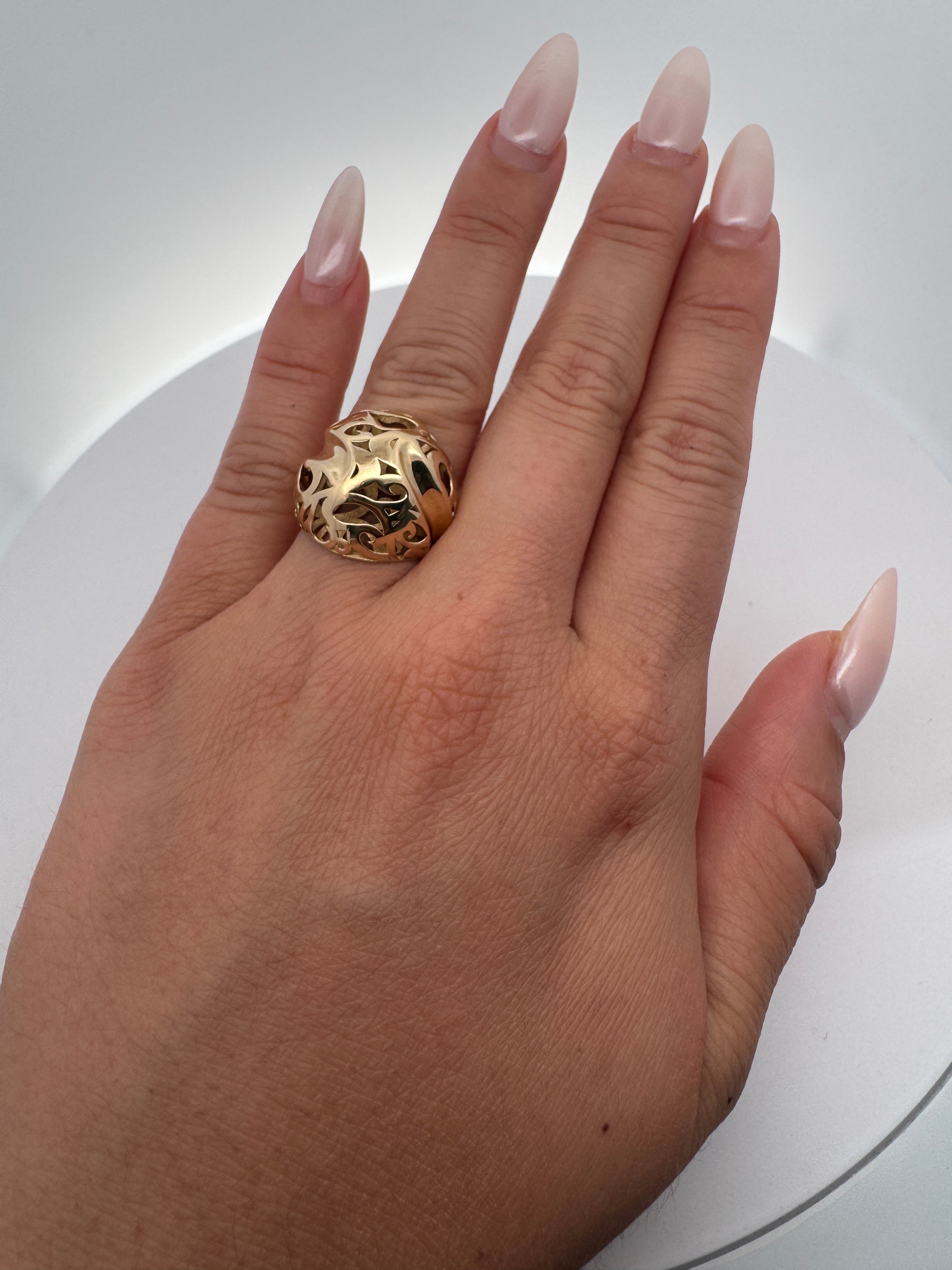 A Whole New World Golden Dome Ring Size 6.5 1024989